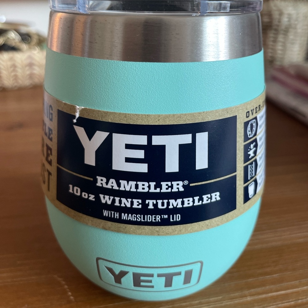 YETI Rambler Wine Tumbler in Aqua